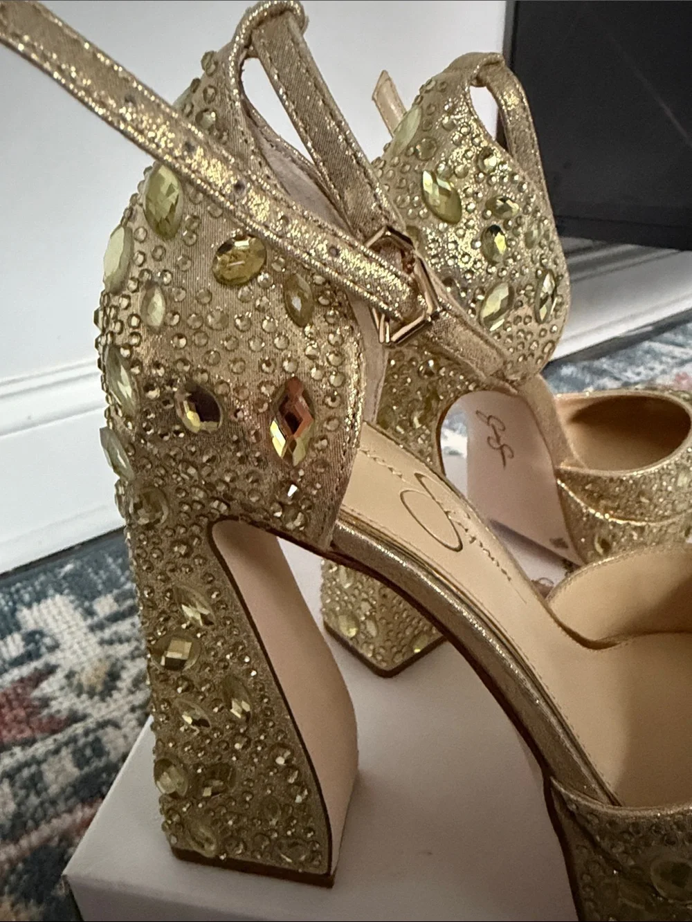 Jessica Simpson eye catching